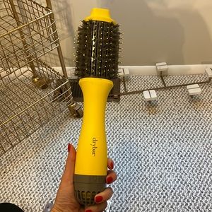 Drybar round brush